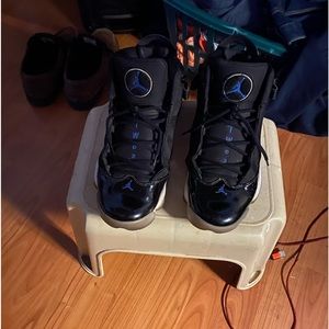 I am selling some black and blue space jam six ring Jordan’s